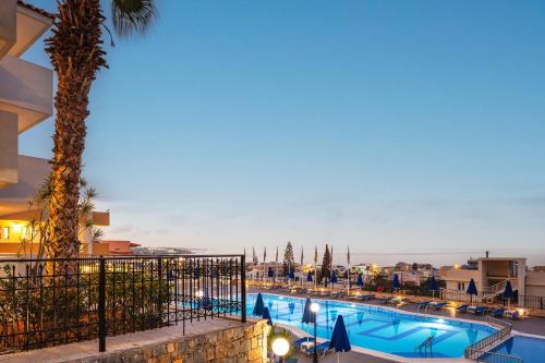 Swimming pool, Koni Village Hotel in Malia