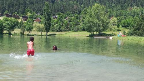 Les Chalets du Lac Belcaire