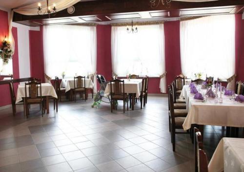 Restaurace, Pokoje Goscinne "EMOCJA" in Leczna