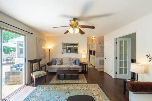 Lrge 5 BR 9 Beds Near DC-Pool, Hot Tub, Gym, Game Rm, Fire Pit in 鮑伊