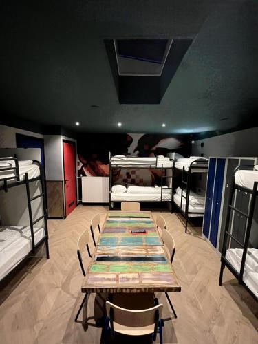 Bed in 8-Bed Mixed Dormitory Room image 8