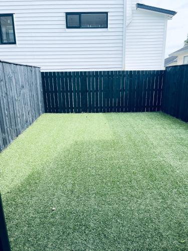 Stylish Industrial Holiday House in Pakuranga Free Wifi Netflix in Pakuranga