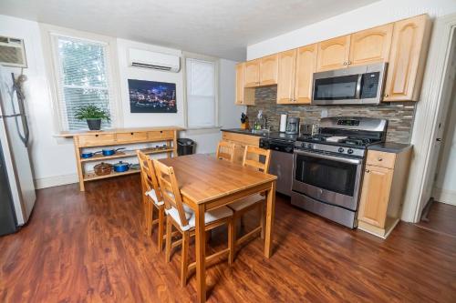 1 BR - Parking - Amazing View Nearby! in Pittsburgh, USA