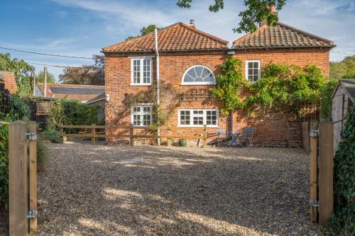 Oak Cottage, Dilham, Norfolk - Close to Wroxham & the Broads
