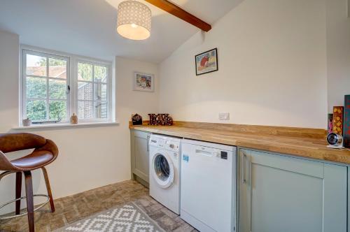 Oak Cottage, Dilham, Norfolk - Close to Wroxham & the Broads