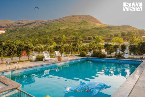 Peldbaseins, StayVista's Hill Crest Mansion - Hill-View Villa with Private Pool, Deck, Lawn & Gazebo in Girnare