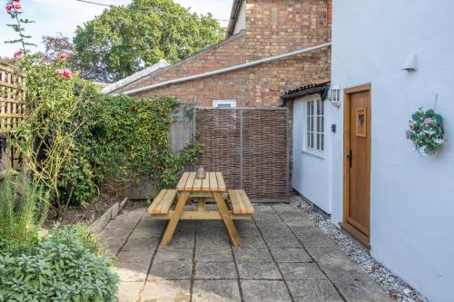 Oak Cottage, Dilham, Norfolk - Close to Wroxham & the Broads