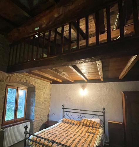  ISA-Rooms with private bathroom in a villa with fenced garden surrounded by greenery in the Garfagnana area, shared kitchen, shared hydromassage tub and sauna in Sillico