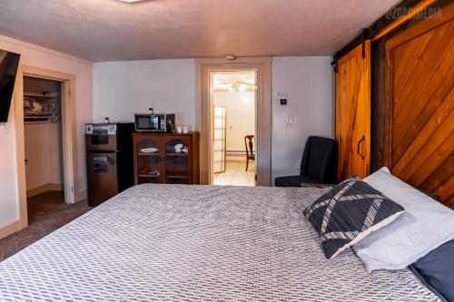 Studio Apt - Easy Access to City and Amazing View in Pittsburgh, USA