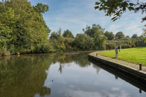 Oak Cottage, Dilham, Norfolk - Close to Wroxham & the Broads