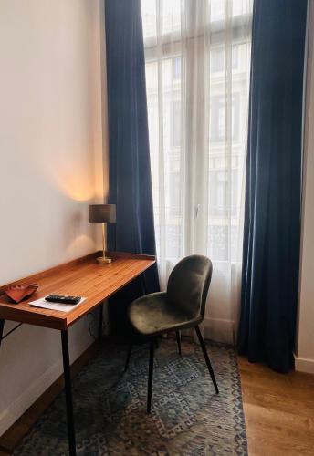 Twin Room image 10