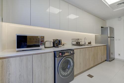 #54 High End 2BR in Mirdif hills, Dubai (photo 4)