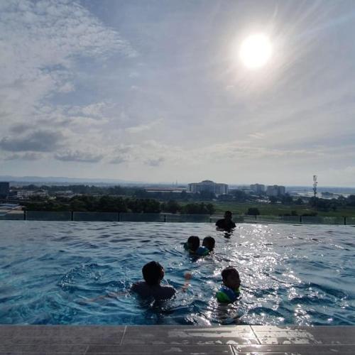 Swimming pool, MyStudio Imperio Home , Alor Setar with sky infinity pool in Alor Setar