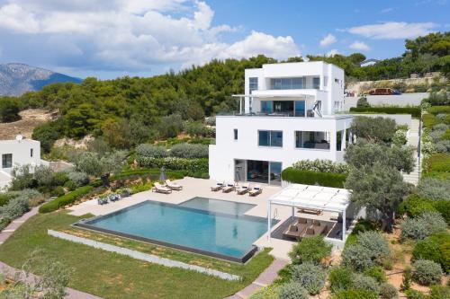 Villa Artemis - New Magnificent Beachfront Villa with Infinity Pool!