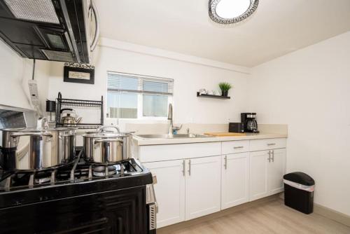 Charming 1BR unit in the heart of K-Town in Los Angeles, USA