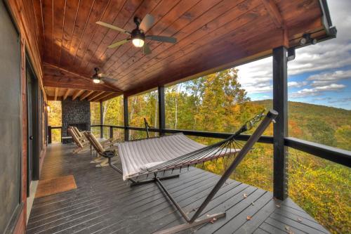 High Camp Retreat w Mtn View Hot Tub Pool Table in Blue Ridge, USA