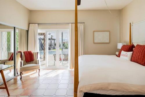 Casa Calousa: Movie Colony Oasis - Walk Everywhere in Palm Springs, USA