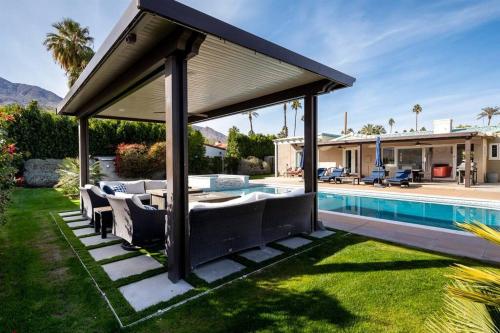 Casa Calousa: Movie Colony Oasis - Walk Everywhere in Palm Springs, USA