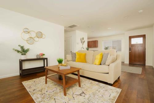 Tranquil 2BR Home in Central LA near Ktown and DTLA in Los Angeles, USA