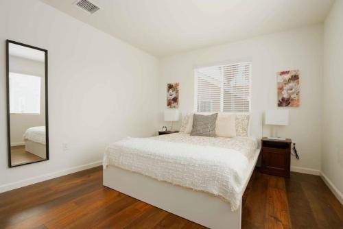 Tranquil 2BR Home in Central LA near Ktown and DTLA in Los Angeles, USA