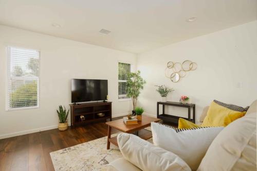 Tranquil 2BR Home in Central LA near Ktown and DTLA in Los Angeles, USA