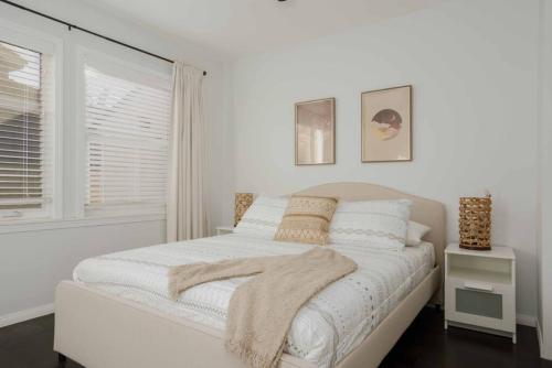 Radiant 2BR home w Gazebo near LAX and Culver City in Los Angeles, USA
