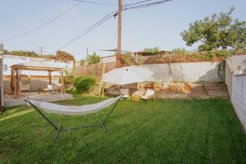 Radiant 2BR home w Gazebo near LAX and Culver City in Los Angeles, USA