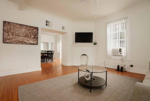 Comfortable 5BR Home near USC, DTLA and Ktown in Los Angeles, USA