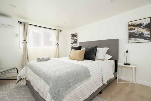 Chic 2BR Condo near Beverly Hills and Culver City in Los Angeles, USA
