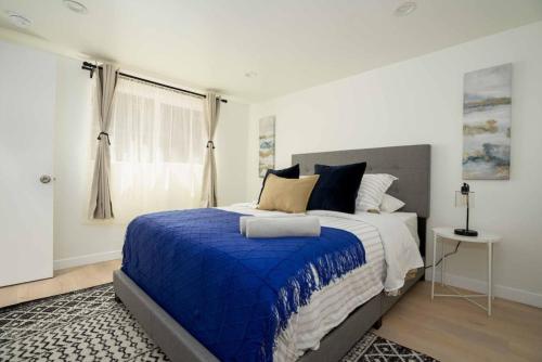 Chic 2BR Condo near Beverly Hills and Culver City in Los Angeles, USA