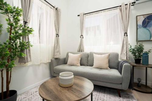 Chic 2BR Condo near Beverly Hills and Culver City in Los Angeles, USA