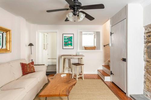 Saint Davids Cottage in Manayunk, Walk to Train, Main Street in Philadelphia, USA