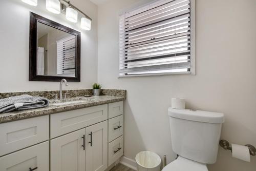3 bedroom House with Renovated kitchen and bath! detail