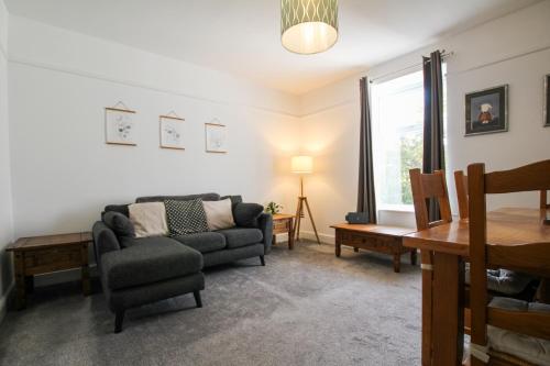 Fairways View - Spacious Apartment - Sleeps 6 - Lovely Views