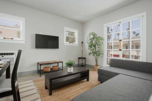 Modern 3BR Home in Pico Union near K-town and USC in Los Angeles, USA
