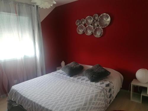 chambre rouge privée avec piscine - Pension de famille - Doissin