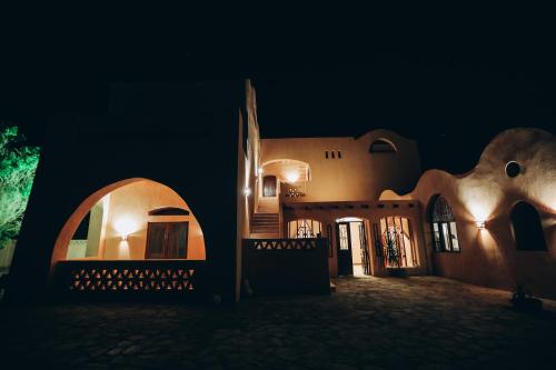 Exterior view, Tzila Bahariya in Bawiti