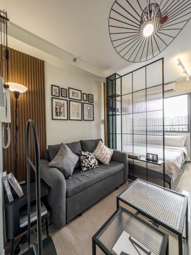 1 queen bed, 1 sofa bed