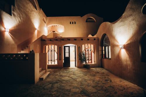 Exterior view, Tzila Bahariya in Bawiti