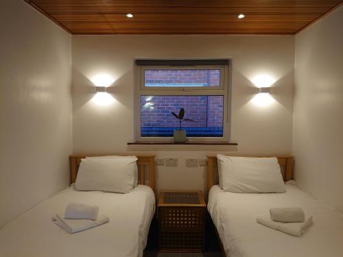Two-Bedroom Deluxe Apartment image 7