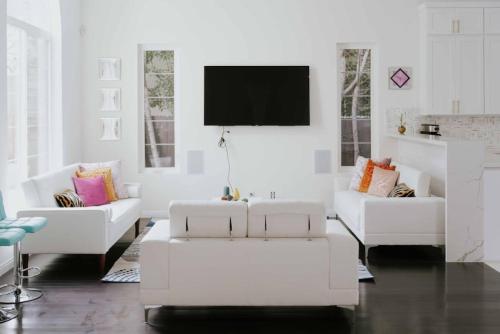 Luxurious 4BR Home in Melrose near Hollywood in Los Angeles, USA