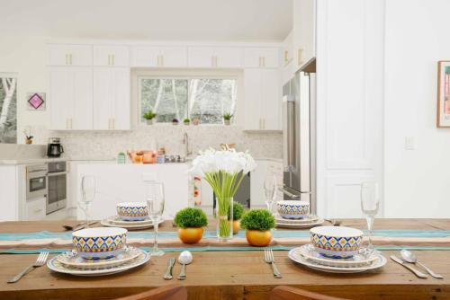 Luxurious 4BR Home in Melrose near Hollywood in Los Angeles, USA