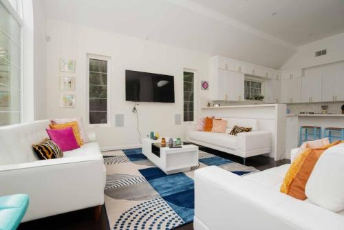 Luxurious 4BR Home in Melrose near Hollywood in Los Angeles, USA