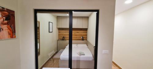 2V1 - Center apartment 4, Tirana (photo 9)