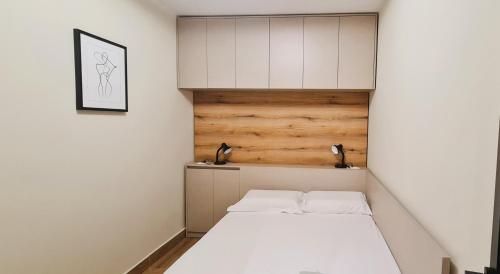 2V1 - Center apartment 4, Tirana (photo 10)