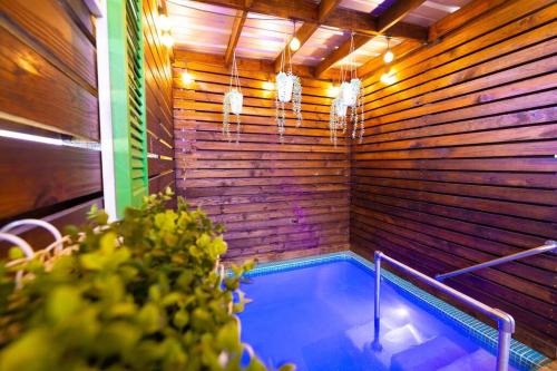 Catania 2 Suite W/private pool,W/heater , WIFI. in Aguadilla