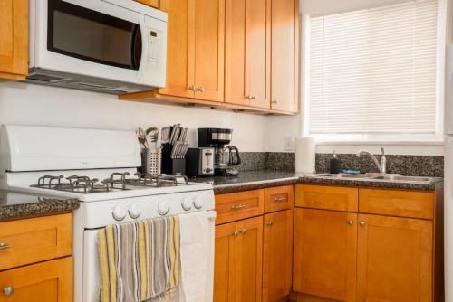 Comfortable 2BR unit in the heart of K-Town in Los Angeles, USA