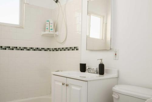 Comfortable 2BR unit in the heart of K-Town in Los Angeles, USA