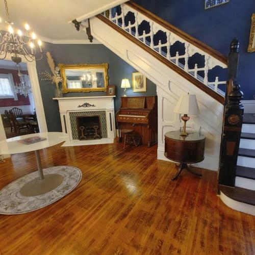 Historic Escape in Mansion Row - Sleeps 12! in New Albany, USA