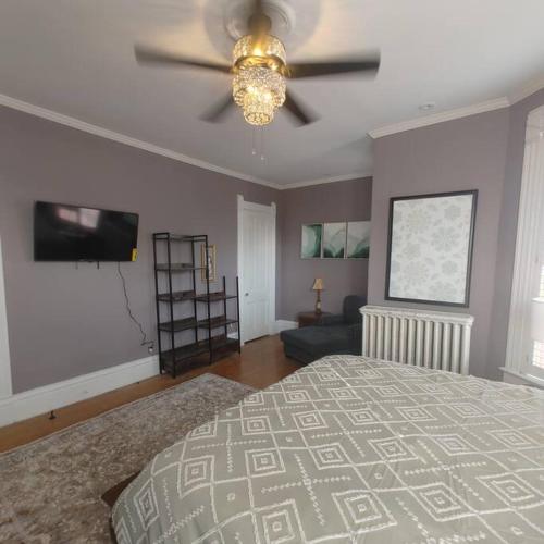 Historic Escape in Mansion Row - Sleeps 12! in New Albany, USA